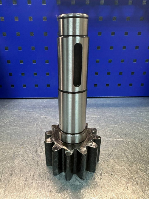 Вал шестерня UNIC UR252 UR253 UR255 URA260